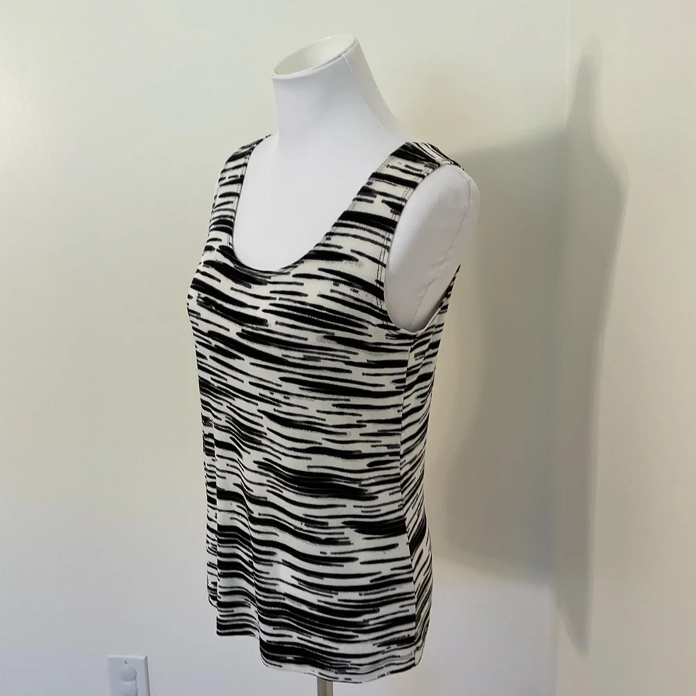 NWT Chico's Travelers Black & White Abstract Stripe Tank Top - Picture 3 of 7